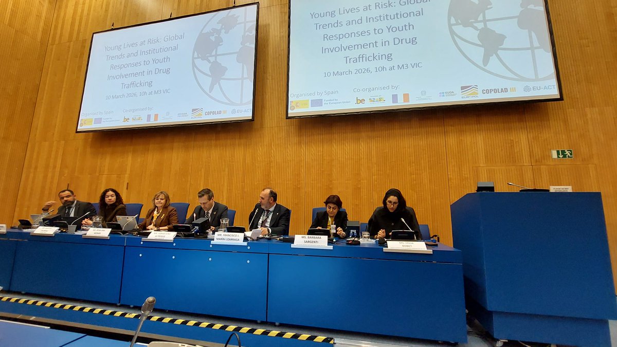 MisionVienaOI's tweet photo. 🇪🇸 En #CND69 España organiza el evento “Young Lives at Risk Global Trends and Institutional Responses to Youth Involvement in Drug Trafficking” con socios internacionales y agencias UE sobre juventud y tráfico de drogas
@PNSDgob @CITCO @fiscal_es @MAECgob @FIAP_ES #COPOLAD #EUACT https://t.co/uOhmRdu5to