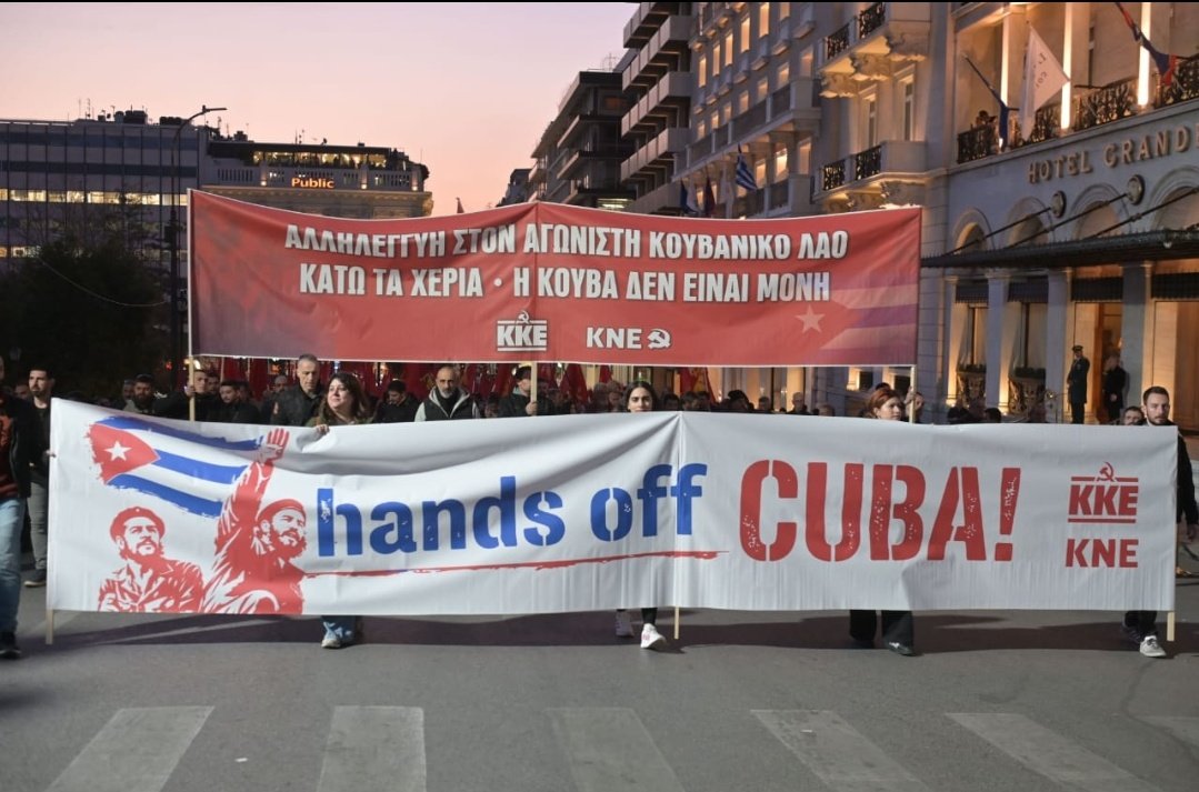 Una vez más el grito antimperialista 👇

‼️‼️Abajo el bloqueo‼️‼️
Se hace sentir,  frente a la Embajada de EE.UU. en Chile. El apoyo solidario por esta isla rebelde que resiste y vence se multiplica, y es muestra de que 
#CubaNoEstáSola. 

#TumbaElBloqueo 
#DefendiendoCuba🇨🇺💪❤️