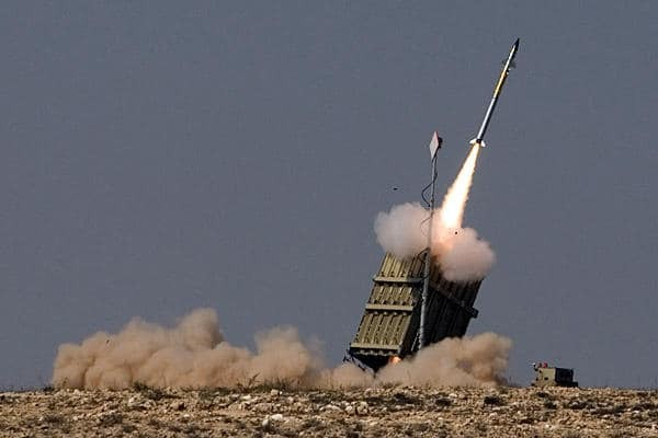 MarioNawfal's tweet photo. 🇮🇱 Israel’s air defense just showed a weak spot.

Missile warning times got shorter after Iran hit a U.S. radar in Qatar that helps track launches toward Israel.

A U.S. THAAD system in the UAE was also hit. Hezbollah says it targeted a military satellite site in Israel.

Iron Dome, Patriot, Arrow can stop missiles.
But they can’t really protect themselves.

Hit the radars or launchers and the shield starts weakening.

Source: Clash report