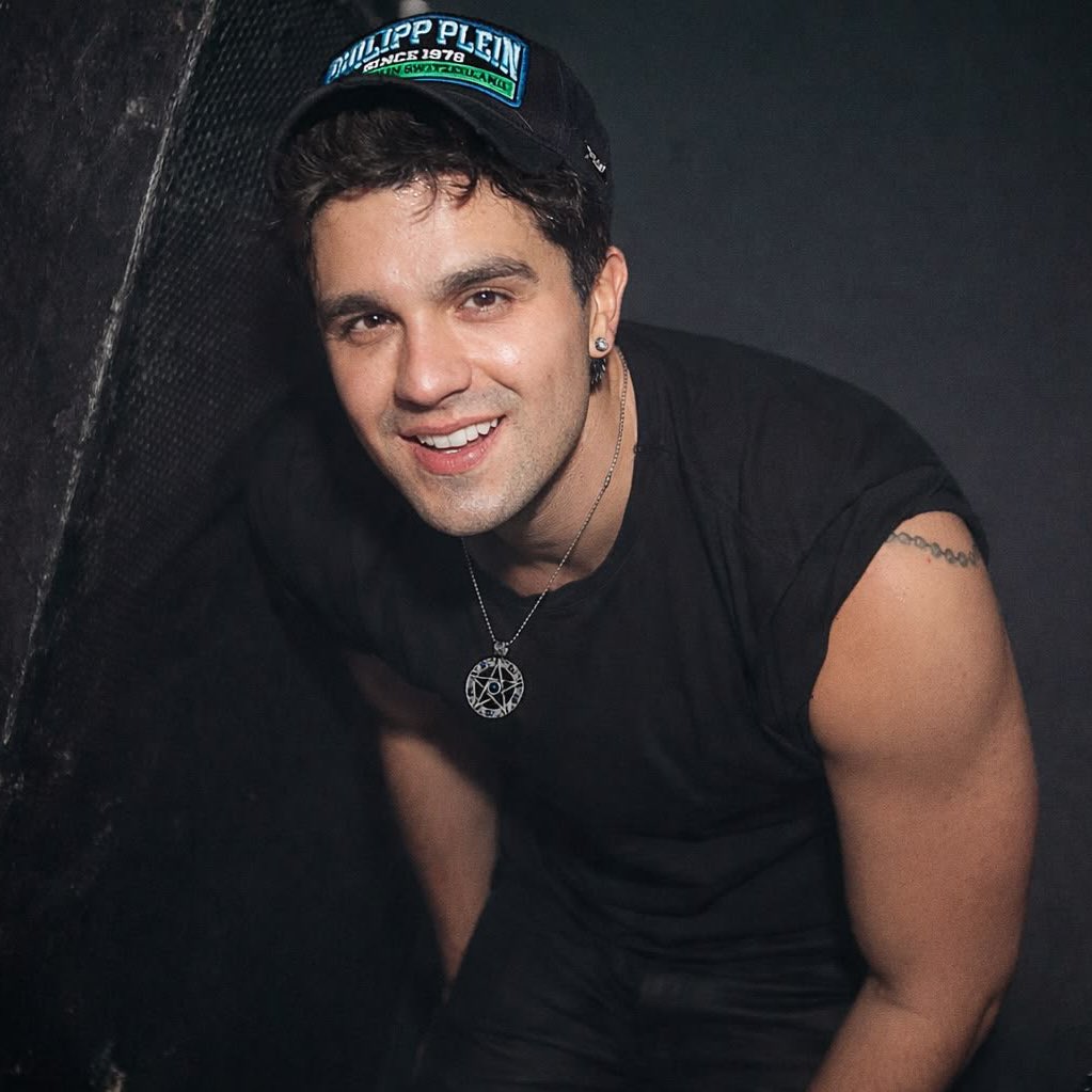 luansnovidade's tweet photo. É AMANHÃ! Luan Santana vai completar 35 anos amanhã 😭❤️ https://t.co/qxKUi6DOzw