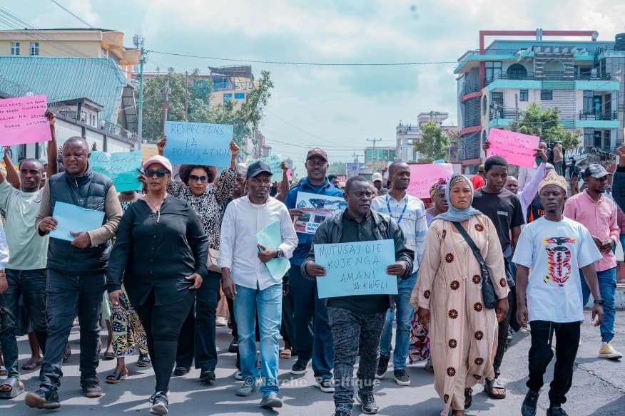 TshisolaYan's tweet image. ILS ONT AFFRONTÉ LE VOLCAN, CE NE SONT PAS LES DRONES QUI LEUR FERONT PEUR. 

J’ai de l’admiration pour ce peuple . Quel esprit de résilience! 

I love #GOMA ❤️