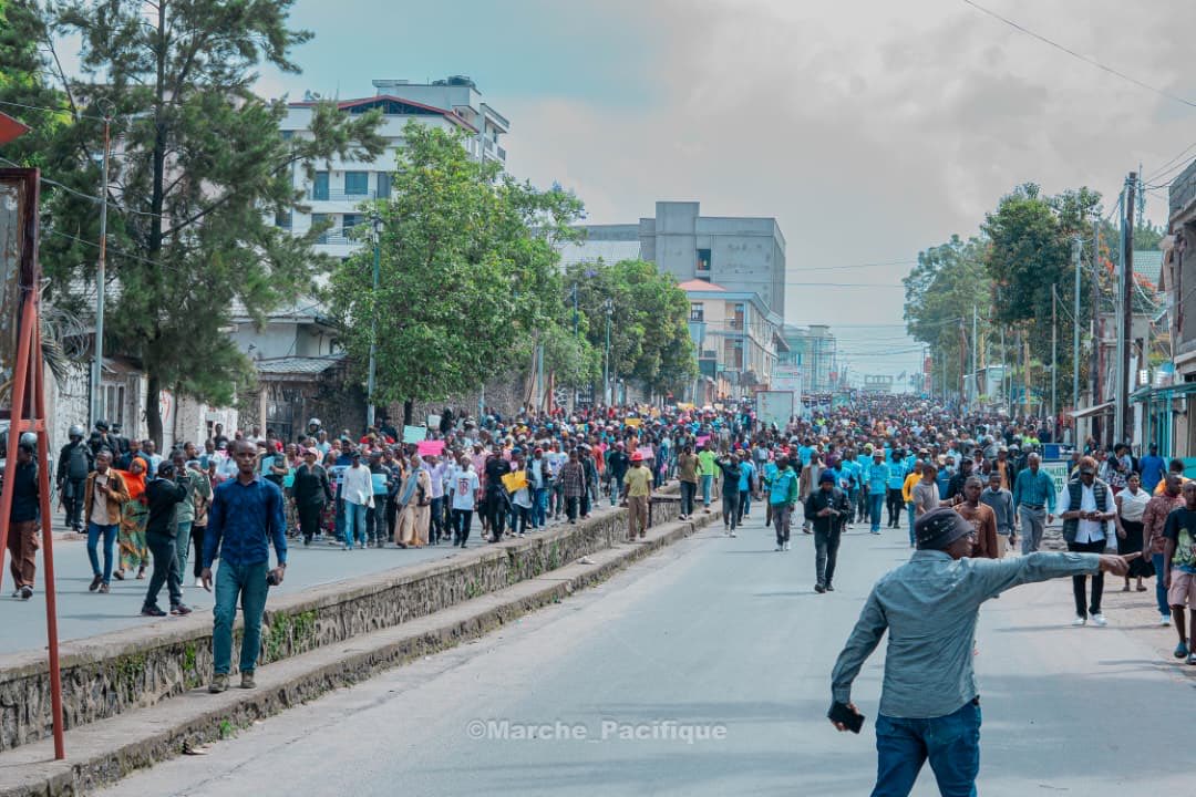 TshisolaYan's tweet image. ILS ONT AFFRONTÉ LE VOLCAN, CE NE SONT PAS LES DRONES QUI LEUR FERONT PEUR. 

J’ai de l’admiration pour ce peuple . Quel esprit de résilience! 

I love #GOMA ❤️