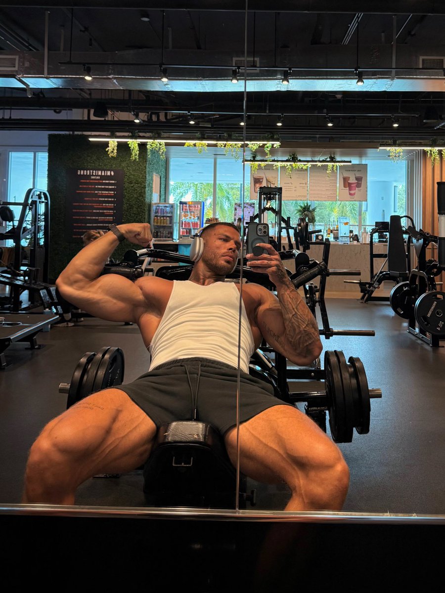 MasterAres_'s tweet photo. Would you survive a workout with me… or just stare the whole time? https://t.co/06UML8nKIX