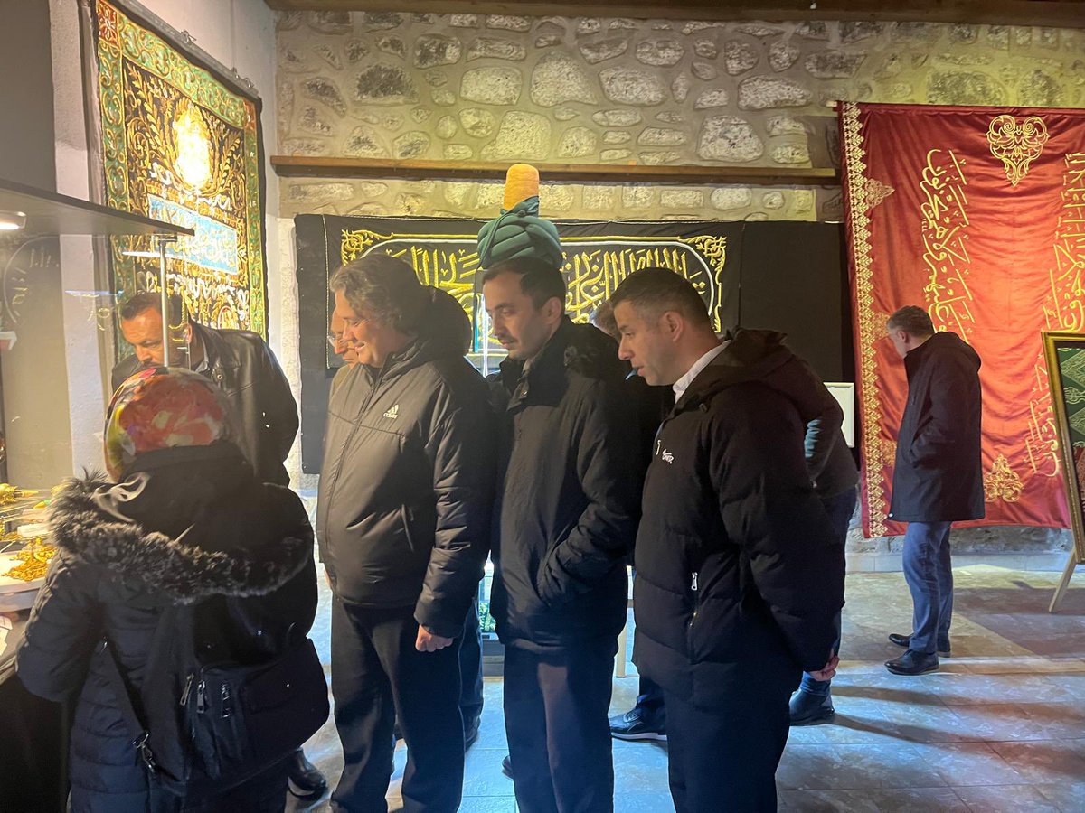 Ramazan ayının manevi atmosferi kapsamında, yükümlülerle birlikte Mukaddes Emanetler Sergisi ziyaret edildi. Ziyaret sırasında İslam tarihinin önemli hatıraları arasında yer alan mukaddes emanetler incelendi.