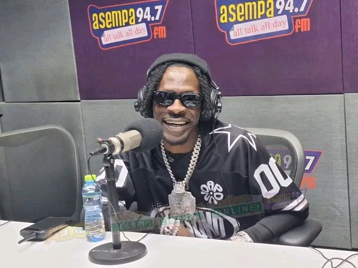 ShattaMathias's tweet photo. 📸 | African Dancehall King Shatta Wale on Ekosiisen https://t.co/NJV3Krq1oN