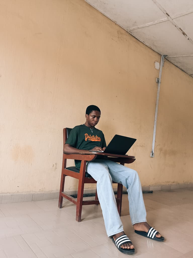 Code_With_Ocpaschal tweet media