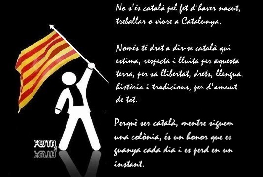 CarladelCarme's tweet photo. 1- Xarnego era el meu marit (ACS): fill de català i manxega. No és cap deshonor. Jo m'hi vaig casar.😅

2- La resta de significats d'aquesta paraula se'ls ha inventat l'espanyolam (sovint el que viu aquí).

3- L'immigrant espanyol és espanyol, no és xarnego.

4- Néixer a Catalunya no et fa català.

5- No néixer a Catalunya no t'impedeix ser català.