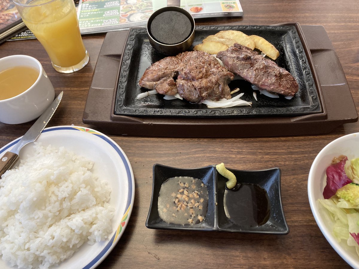 no_saitama's tweet photo. 1ヵ月半にわたったさいたま市議会の2月定例会は本日で終了。そこでさっそく賛否一覧表を公開！私は予算議案11件に加えて、一般議案20件と請願を不採択にする委員長報告３件に反対するのにたった８分の発言時間じゃ反対理由が言えない！と問題提起。夕食は自分へのご褒美にステーキガストだよ(^^) https://t.co/eysr3WKQrf