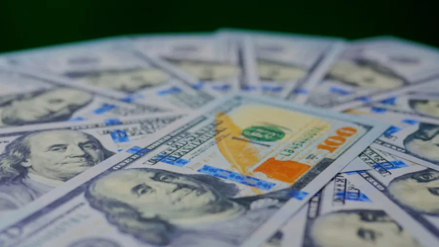 الدولار قرب أعلى مستوياته هذا العام 