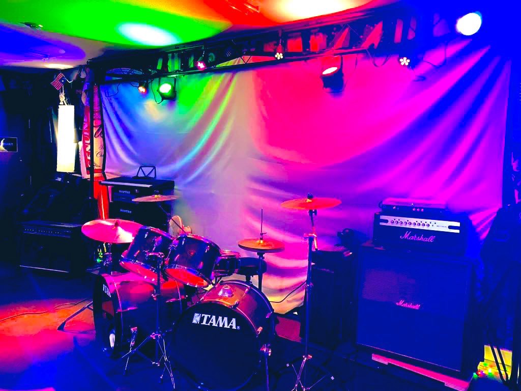 広島市内中心中区最大級ビリヤード空間

ビリヤード＆カフェバーHammer
広島胡町電停前店(三越すぐ)

🎱ビリヤード終日遊び放題¥1980
🎱2H飲放題＆ビリヤード遊び放題¥2980
🎱ビリヤード10分¥130■1Dr制
🎱ライブハウス利用可

広島市中区胡町4-25-7F
082-258-3522
胡町下車

 #ビリヤード #広島