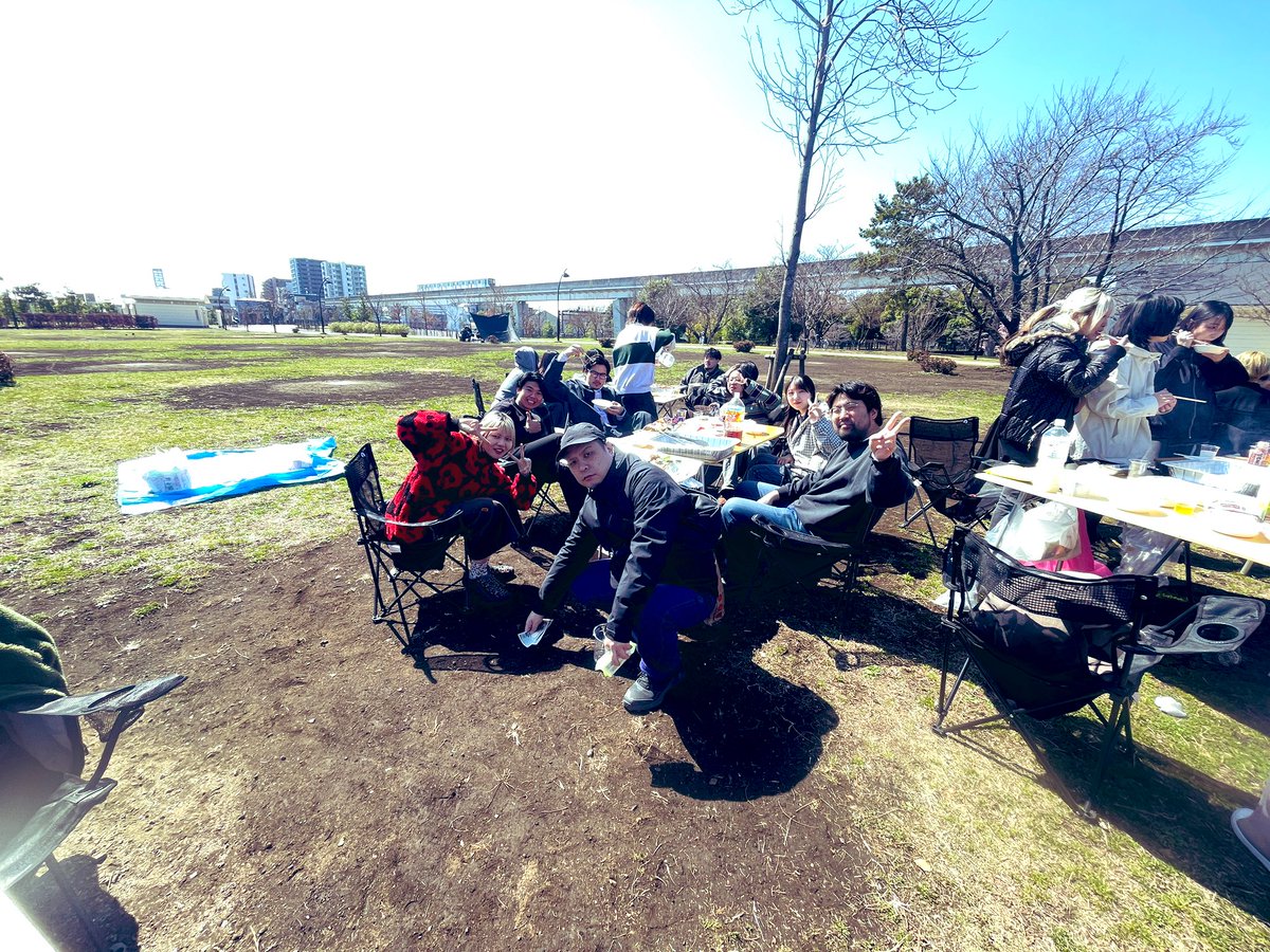DOBATA4's tweet photo. みなさん本当に、一年間お疲れ様でした！
晴れた日のアゲアゲBBQ🍖
いっぱい焼いて、いっぱい食べたね！ https://t.co/0VQIjLQ6pr