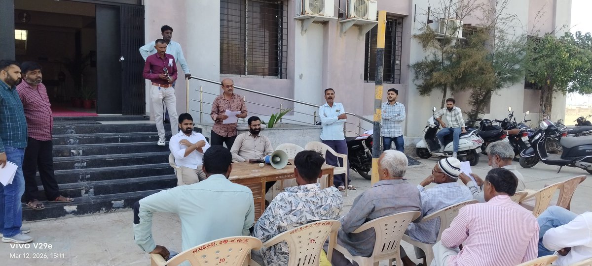 આજરોજ તાલુકા પંચાયત કચેરી દ્વારકા ખાતે કચેરી ના બિનઉપયોગી તેમજ ડેમેજ જર્જરીત જુના સામાન ની જાહેર હરરાજી કરવામાં આવેલ છે જેમાં જુના સામાન કબાટ ખુરશી ઓફિસ સેલ્ફ તેમજ અન્ય જૂનો બિનઉપયોગી સામાન ની અપસેટ પ્રાઇસ એન્જિનિયર દ્વારા નિયત કરવામાં આવેલ હતી રૂપિયા 217620