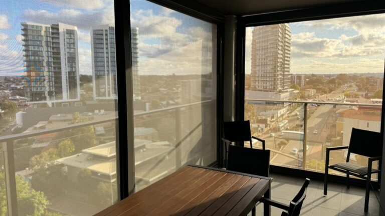 Many blind systems look good on paper but struggle in real-world conditions. Ziptrak® from Solar Solve is different!
Now available in the UK through Solar Solve. Explore the Ziptrak range here:eu1.hubs.ly/H0szXrV0 
#Ziptrak #Solasolv #EngineeredSolutions