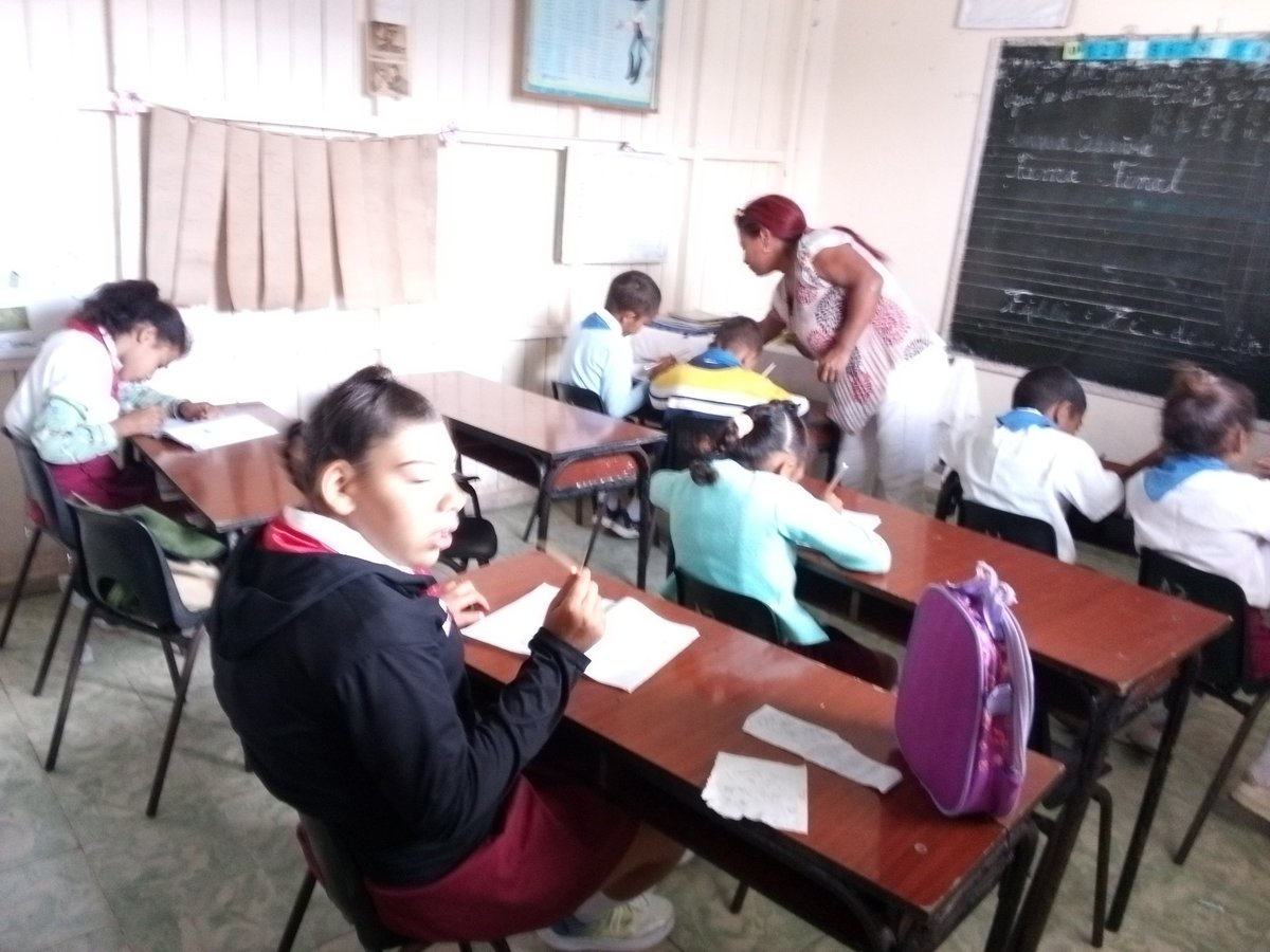 cirofriasterce1's tweet photo. En nuestra Institución Educativa continúa desarrollándose el proceso docente educativo con normalidad. #dgetercerfrente #CubaMined #MaestroPorSiempre #TercerFrente https://t.co/y58pbmfGMb