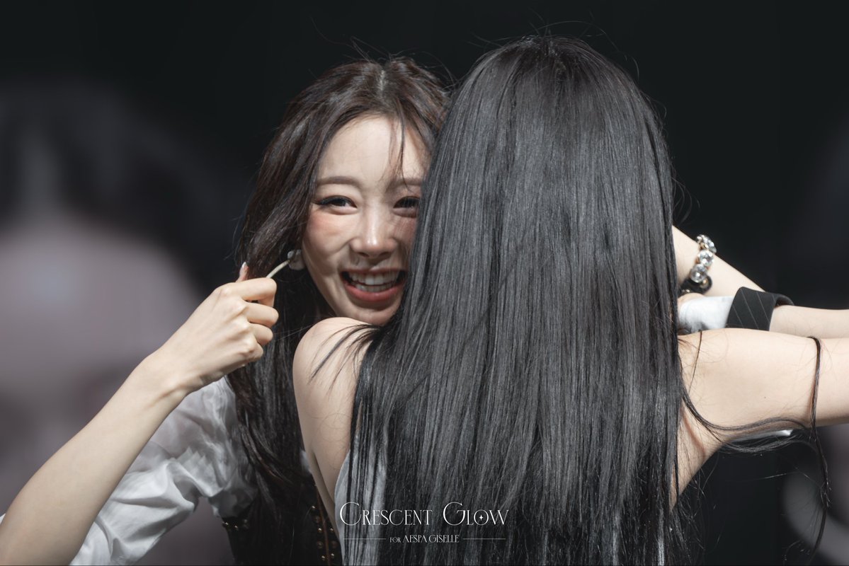 260308
SYNK : aeXIS LINE in Macau

🥺😭😭🤏🏻🤏🏻🤏🏻💖💖✨✨✨✨

#GISELLE #지젤 #ジゼル
#aespa #æspa #에스파