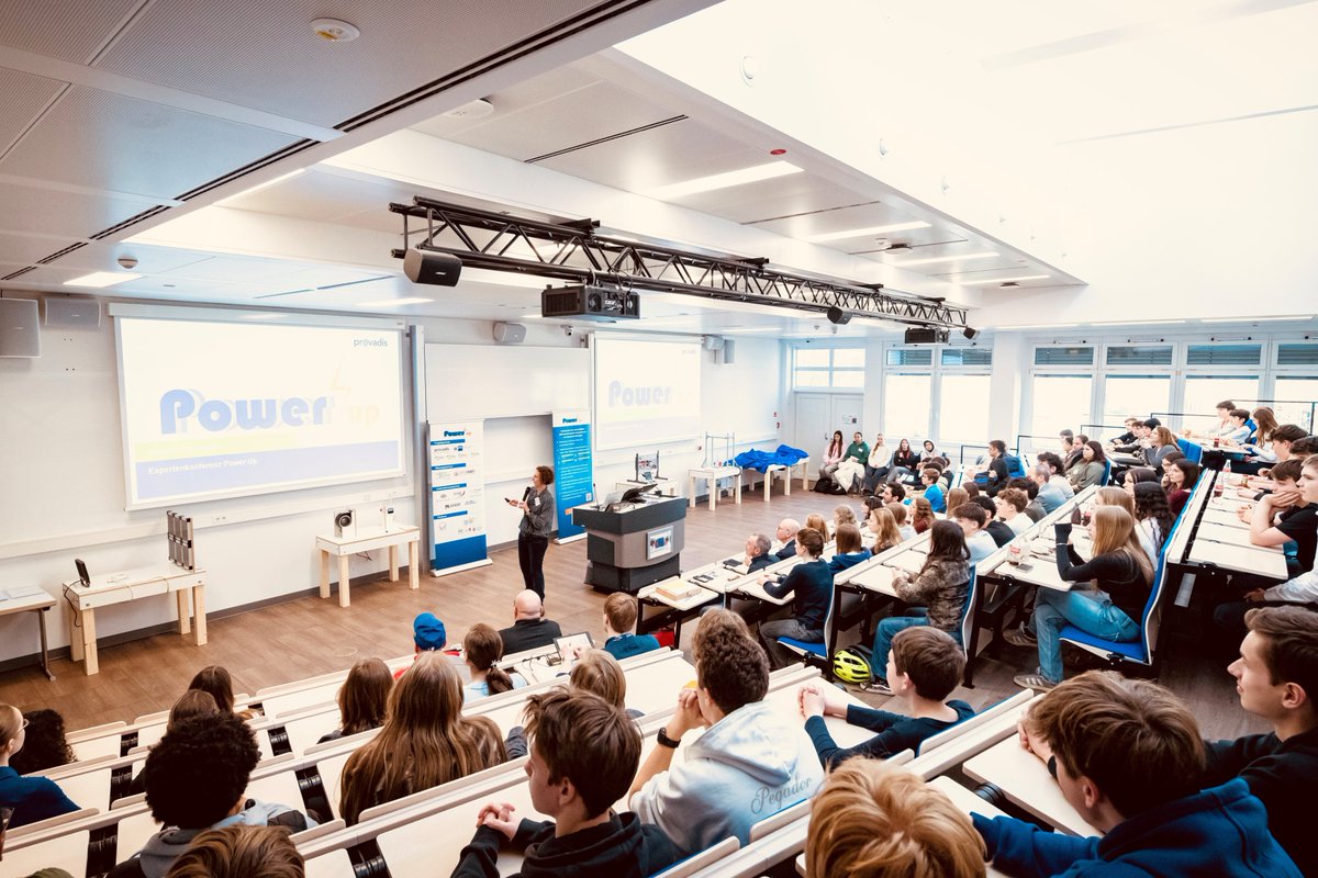 MarkoLitzinger's tweet photo. Eventmanagement ist manchmal Bühne und Technik.
Manchmal gibt es jungen Ideen eine Bühne.100 Schüler:innen präsentierten ihre Power Up MINT-Projekte zu Wasserstoff, Solar- und Windkraft.Bald im EXPERIMINTA ScienceCenter FrankfurtRheinMain. ⚡#provadis #MINT #Energiewende https://t.co/yhwcaCEi5x