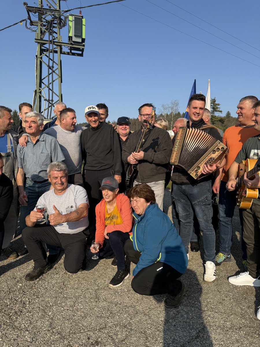 Zgolj v prvih 3 dneh tega tedna 503 !!! pristopne izjave k <a href="/strankaSDS/">SDS</a>. Dobrodošli 💙💛

Gremo do lokalnih na 50.000 💪 💪 💪