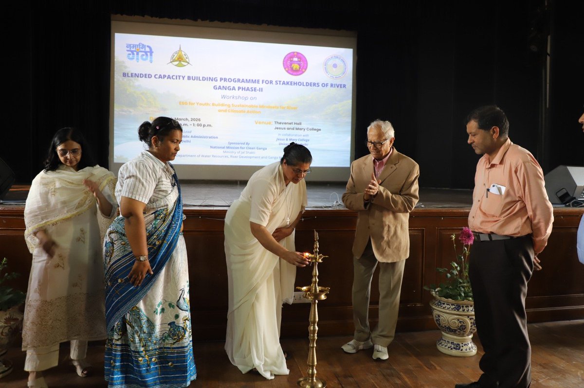 MyIIPAलोकप्रशासन tweet media