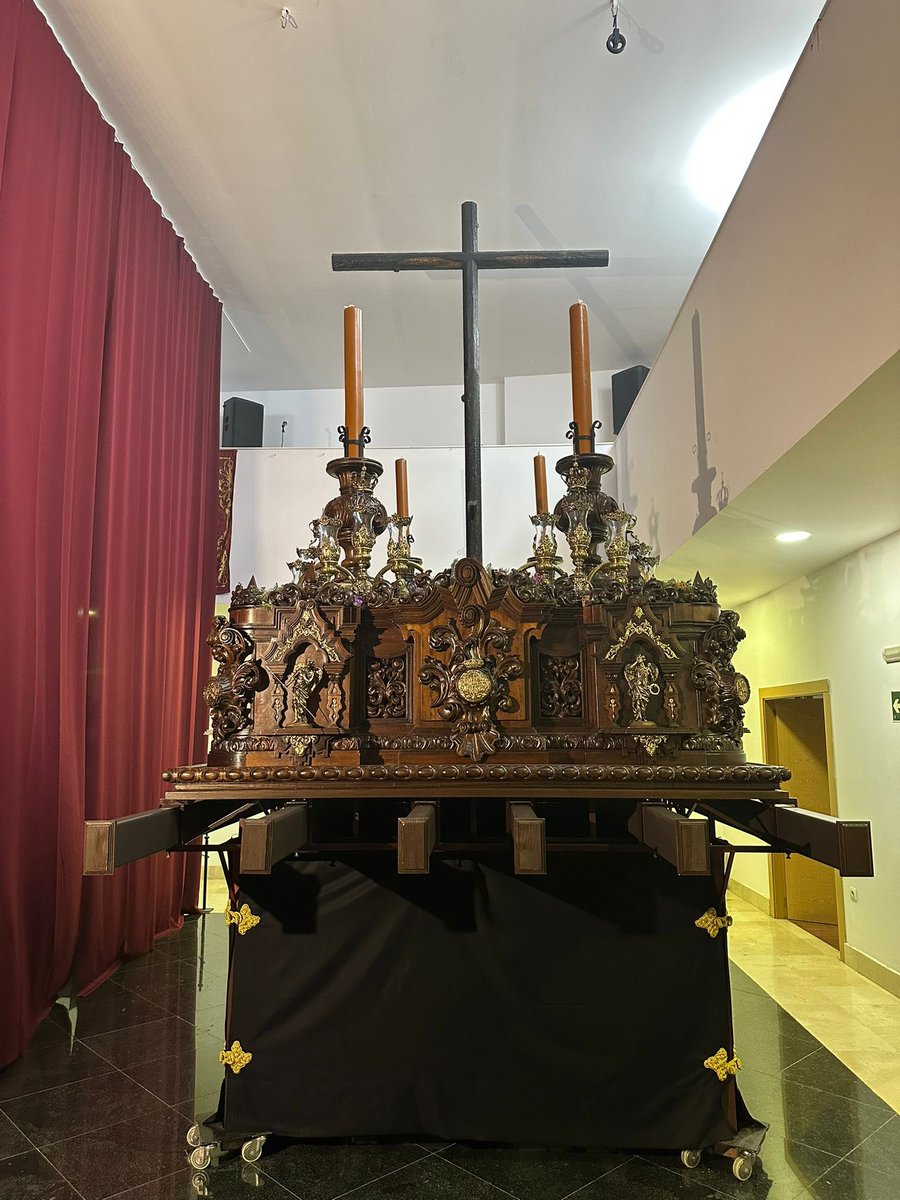 elitinerario_'s tweet photo. 🆕 Ayer se presentó el nuevo trono del Cristo del Amor que diseñase Fernando Prini.

❔ ¿Qué más tronos se han estrenado en Málaga en los últimos años? y ¿cuáles están en fase de ejecución?

🧵 Te los descubrimos en este hilo.

@AmoryCaridad | #CofradíasMLG https://t.co/b1LZVq6PRW