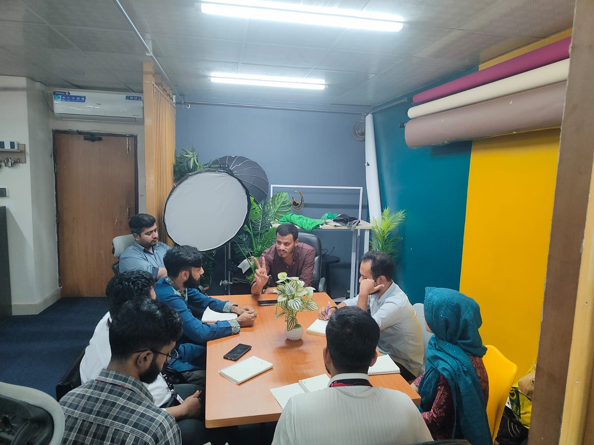kti_marketing's tweet image. Productive strategy session today at KTI - Marketing Agency 🚀 We took a deep dive into refining customer relations, streamlining our ongoing projects, and locking in fresh content plans. Big things are coming! 📈💡
#KTIMarketingAgency #StrategySession #CustomerRelations #Content