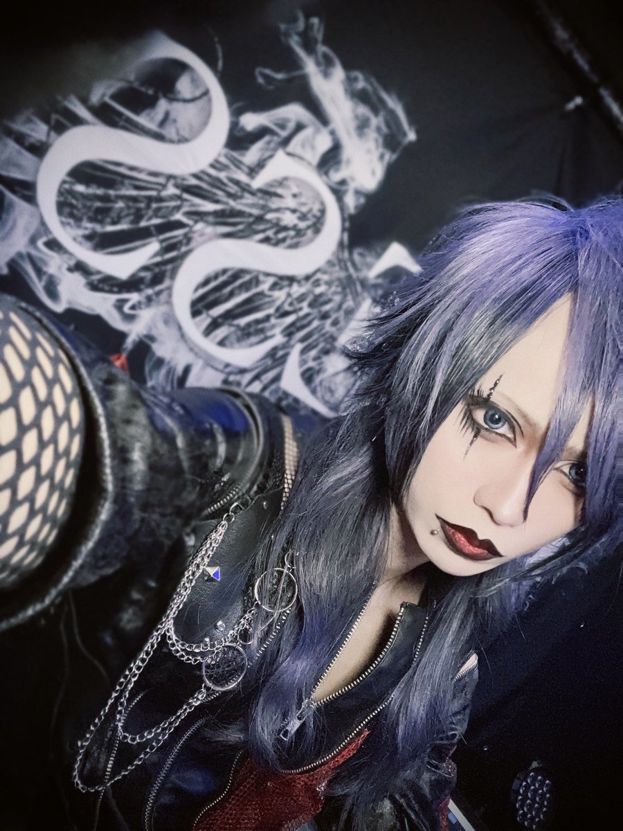 Eve_DLESS's tweet photo. 今日もなんとか生きてるよ
君たちも息してる?
#DLESS #V系 https://t.co/oLzlysamB8