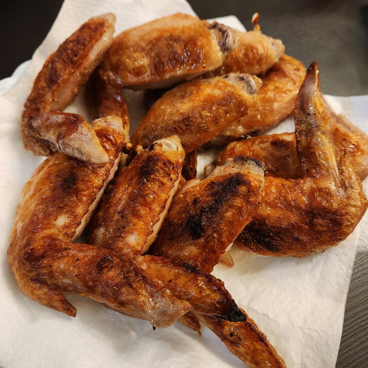 HARADARUMA8010's tweet image. 今日は神奈川、湘南からのお土産をおつまみに一杯😋

本日もお疲れ様でした
ういっす🥃

#ASHI #葦 #湘南 #神奈川 #お菓子
#おうちごはん #晩酌 #晩ごはん