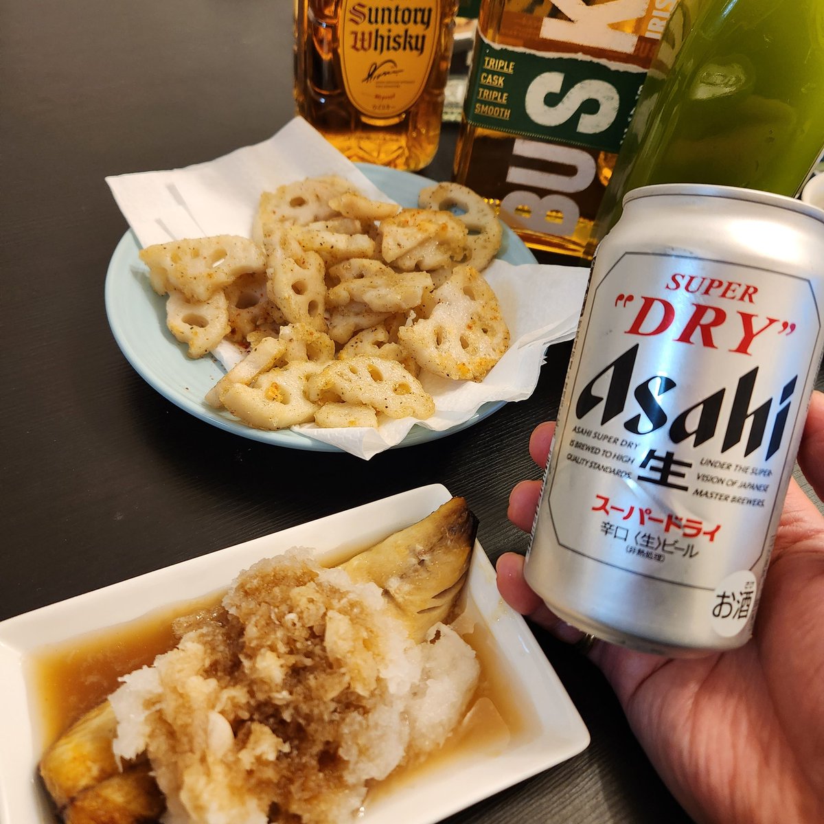 HARADARUMA8010's tweet image. 今日は神奈川、湘南からのお土産をおつまみに一杯😋

本日もお疲れ様でした
ういっす🥃

#ASHI #葦 #湘南 #神奈川 #お菓子
#おうちごはん #晩酌 #晩ごはん