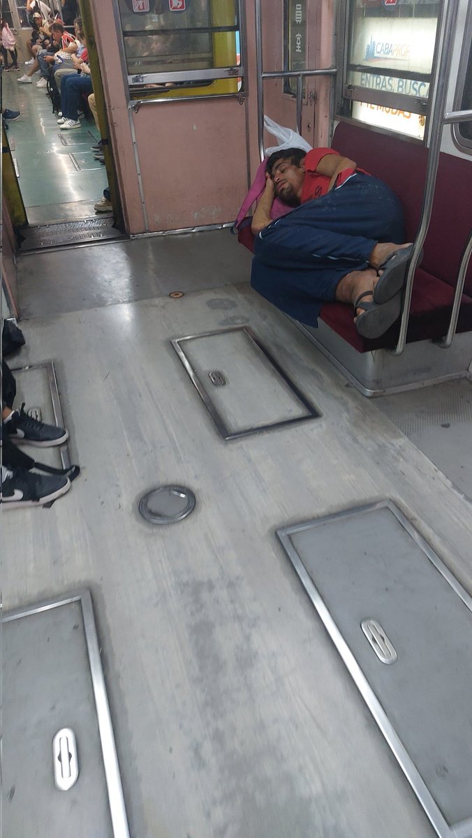 trainspotter_1's tweet photo. Buen dìa!!!

Bienvenidos a 'la ciudad más fisura del mundo'

@lauritalonso (qué linda la CABA del PRO)

@AguanteCerebro https://t.co/6EB9umpW9h