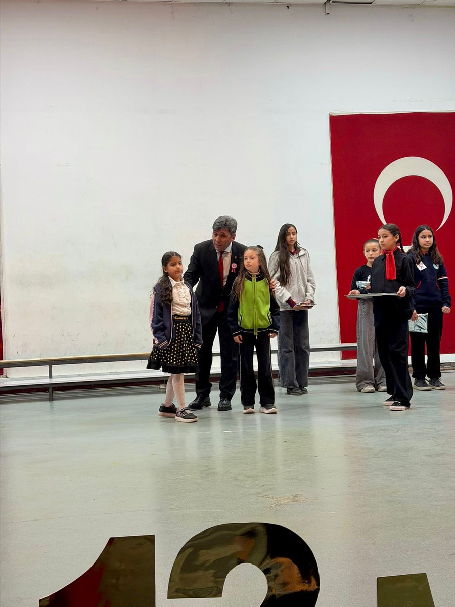 12 Mart İstiklal Marşı’nın Kabulü ve Mehmet Akif Ersoy’u Anma Günü kapsamında, Çivril Ortaokulu ve Kızılcasöğüt Ortaokulu tarafından hazırlanan anma programı büyük bir anlam ve duygu içerisinde gerçekleştirildi. 🇹🇷
<a href="/DrMehmet_gok20/">Dr. Mehmet GÖK</a> <a href="/emre_caliskan/">Emre Çalışkan</a> <a href="/denizlimem/">Denizli İl Millî Eğitim Müdürlüğü</a>