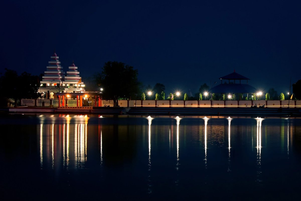 nepaltourismb's tweet photo. ✨From the glowing lights of Bhootnath Temple to the peaceful rhythm of Terai life, this is where faith meets the everyday journey.✨🌸

📍: Madhesh Province 

#ThrillingThursday #Janakpur #BhootnathTemple #TeraiLife #LifetimeExperiences #NepalNOW 

📸: Om Yadav https://t.co/JYXimNkIEp