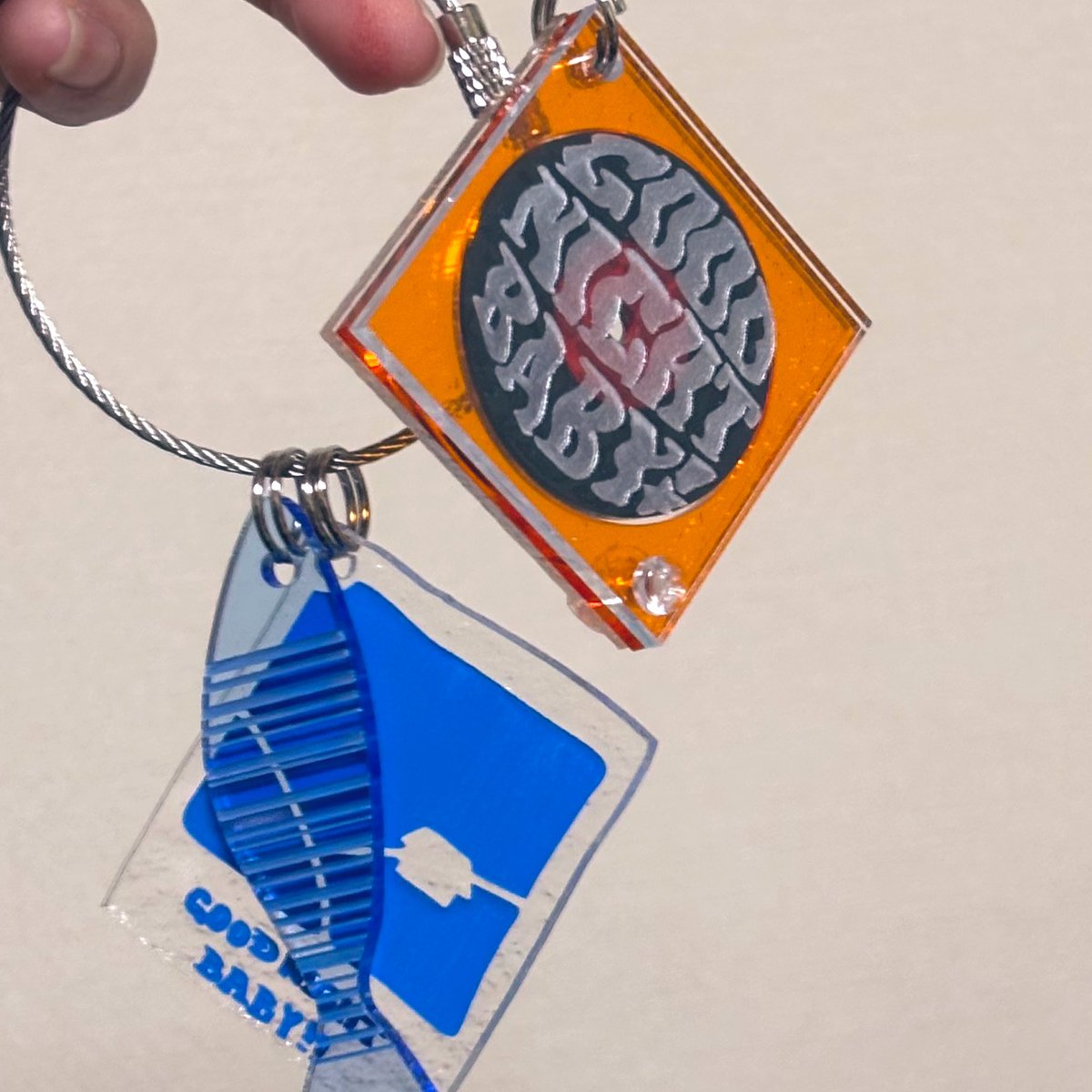 展示明日からです‼️
今日現物見たんですが想像以上に素敵に仕上げてもらってました…✨

作品に合わせて作ったアクキーもﾊﾞﾁ可愛いので、どちらも是非とも現物見てもらいたいです👀