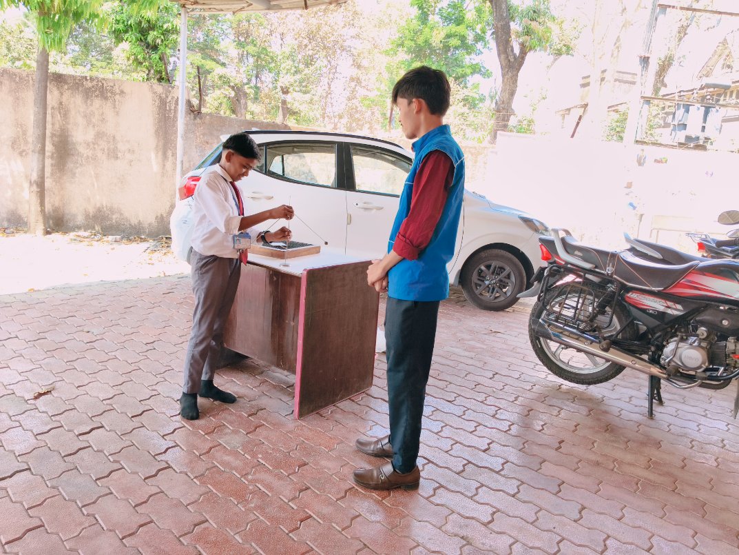 DSCDharampur's tweet photo. Students of Sarvajanik Vidyalaya, Eklera participated in an engaging #ScienceDemonstrationLecture at @DSCDharampur a unit of a unit of @ncsmgoi @MinOfCultureGoI, exploring scientific concepts through interactive experiments that made learning both exciting and meaningful. https://t.co/NBNRTxhtgG