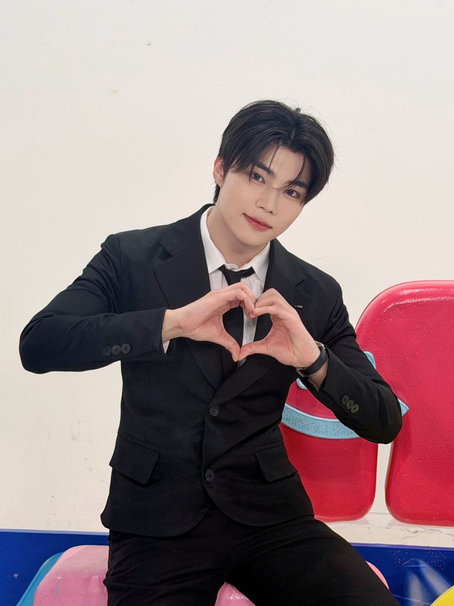 ZEROBASEONE tweet media