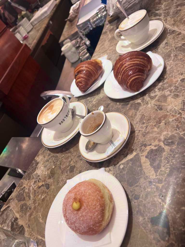 AliceMia tweet media