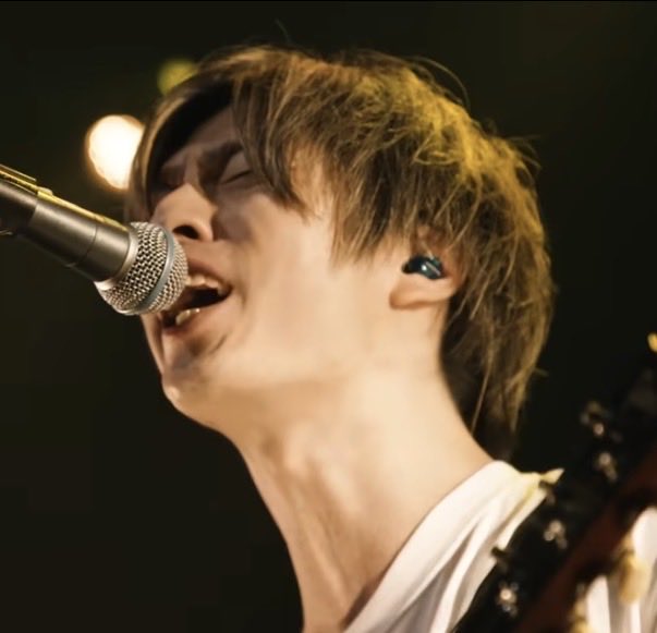 hh110003's tweet photo. HERO COMPLEX🌱
いつか言えたら✨✨✨

優しい君のことだから…
誰かのために苦しくなるんだ。

🎧♬♪ LIVE
https://t.co/ucJwZxd6xT

🎧♬♪ 
https://t.co/Qn0rDC4EPb https://t.co/JUpH9cAVXq