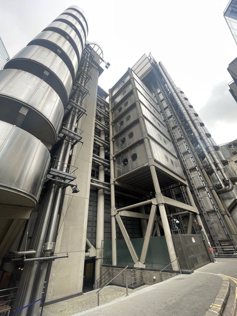 fincken's tweet photo. London. My first job was in there! https://t.co/KoF3qaQquF