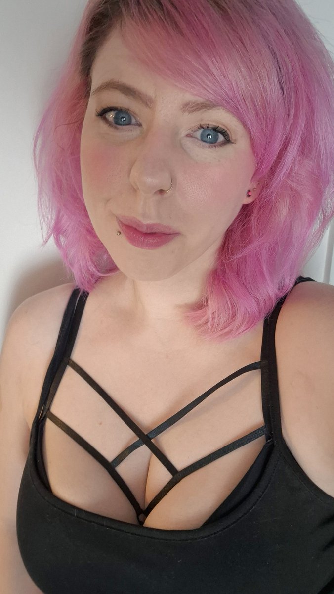 ʚEllexMayɞ 🍓🌱🐝 tweet media