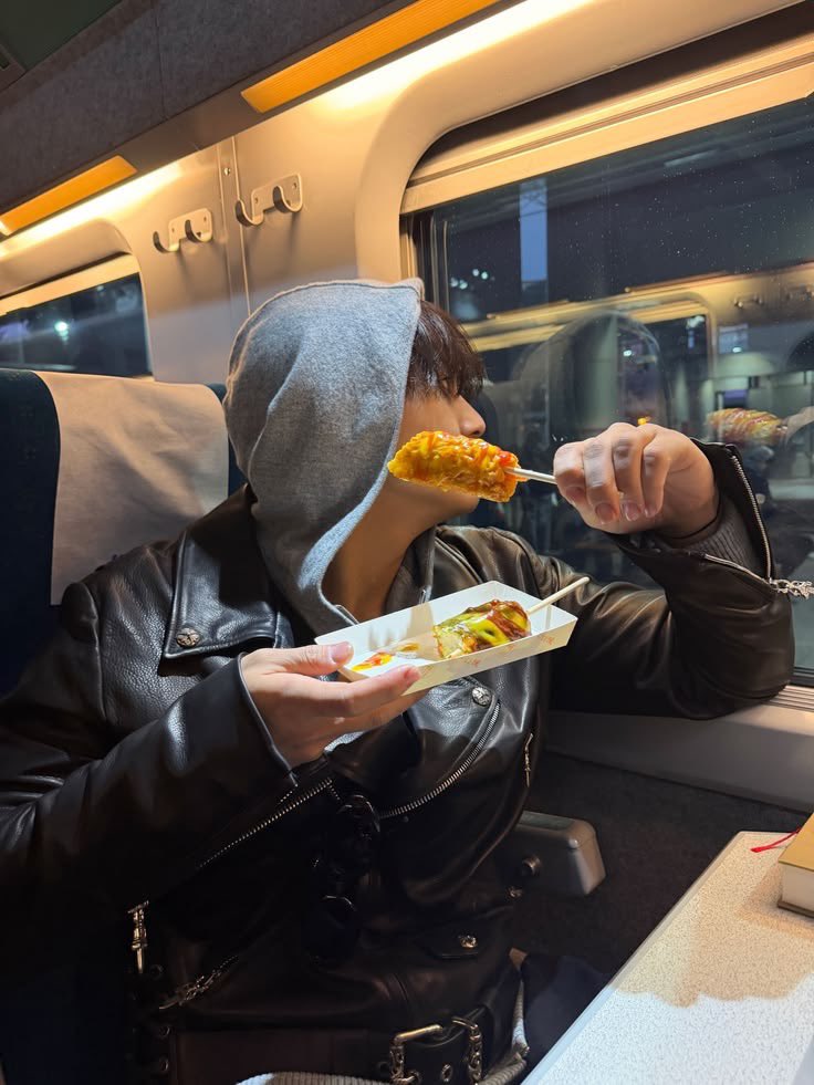 Zachary. (restarting) tweet media