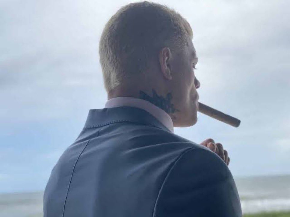 Le jours où Cody va Heel Turn je suis sûr que beaucoup vont retourner leurs vestes vis à vis de Cody Rhodes. 

En face il est incroyable en Heel il va l’être aussi j’en suis sûr