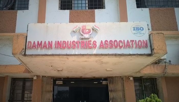 tv13gujarati's tweet image. ઇઝરાયેલ-ઇરાન યુદ્ધની અસર દમણમાં, પ્લાસ્ટિક ઉદ્યોગમાં મંદી, 25 ટકા એકમોને લાગ્યા તાળા

tv13gujarati.com/news/impact-of…

#IsraelIranWar #DamanIndustry #PlasticIndustry #EconomicImpact #BusinessNews #ManufacturingSlowdown #tv13gujarati