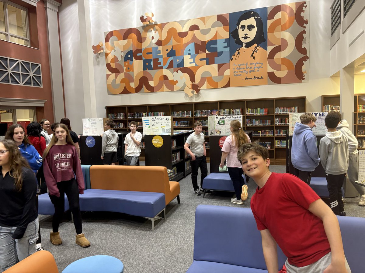 Lisa Van Curen tweet media