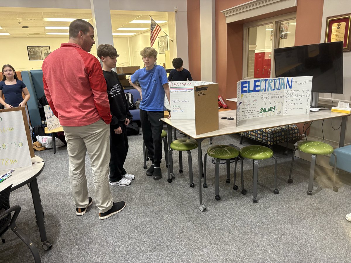 Lisa Van Curen tweet media