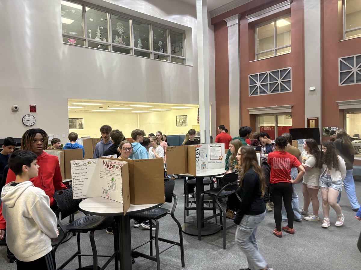 Lisa Van Curen tweet media