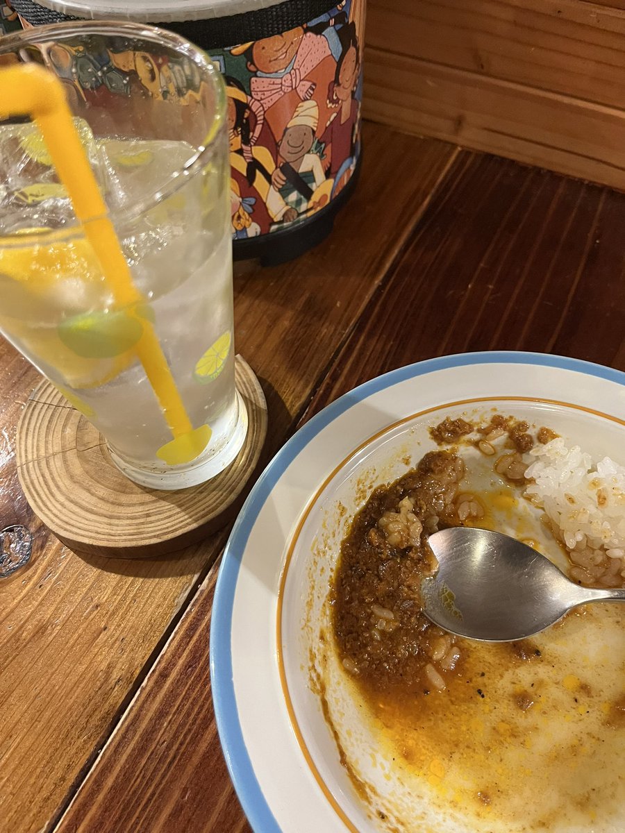 超久しぶりに
カフェのちオンガク室に行ってきた
カレー美味しかったし
アンドーさんも元気そうでよかった
AIプログラマーになってたし
ほんで
昼会社でカレー食うてたん忘れてた