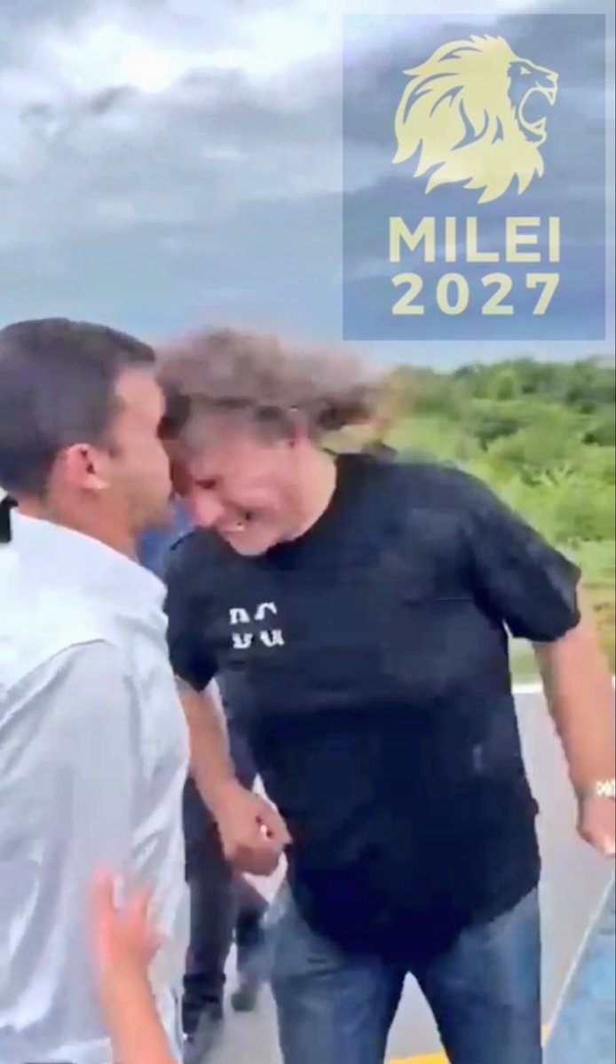 Voy tirando ideas de afiche de campaña para la reelección de <a href="/JMilei/">Javier Milei</a>. Creo que va a ser la campaña presidencial más fácil y más barata de la historia.