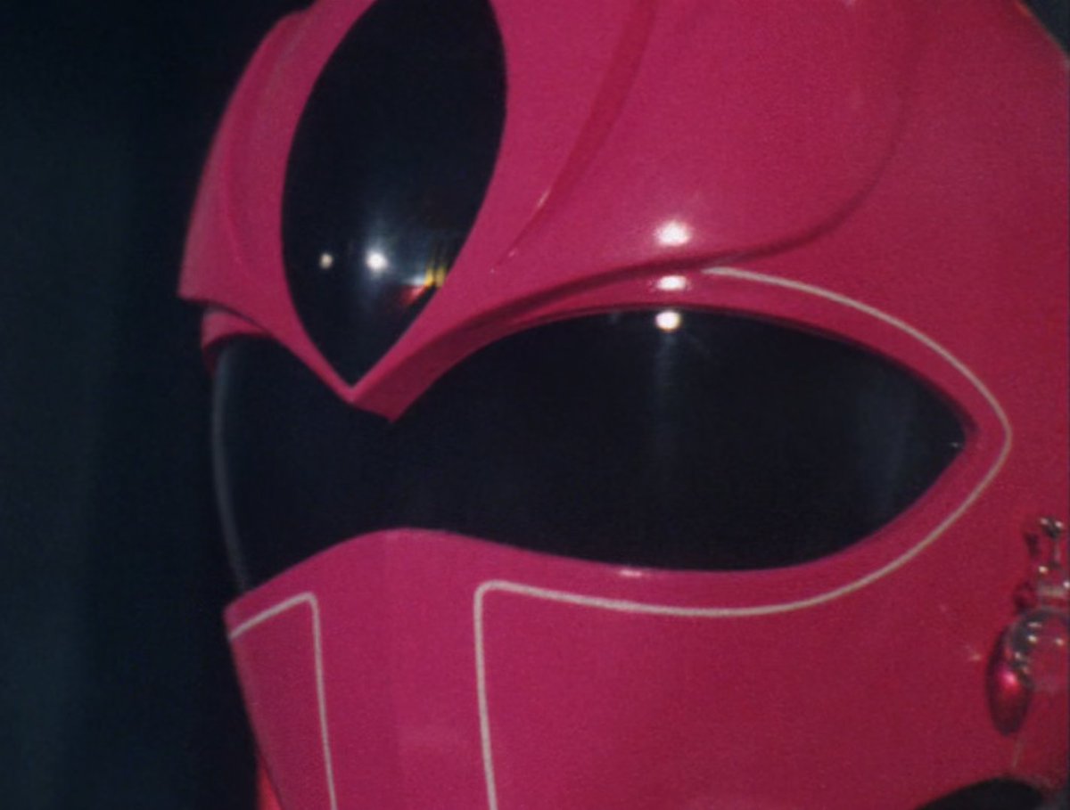 Eu poderia jurar que era de conhecimento comum que a YellowMask e PinkMask de Hikari Sentai Maskman tinham brincos nos capacetes kkkkkkkkk
Acho um detalhe muito foda, contribuindo pra um visual muito único de Maskman. Pra mim, o melhor design de Super Sentai dos anos 80 disparado
