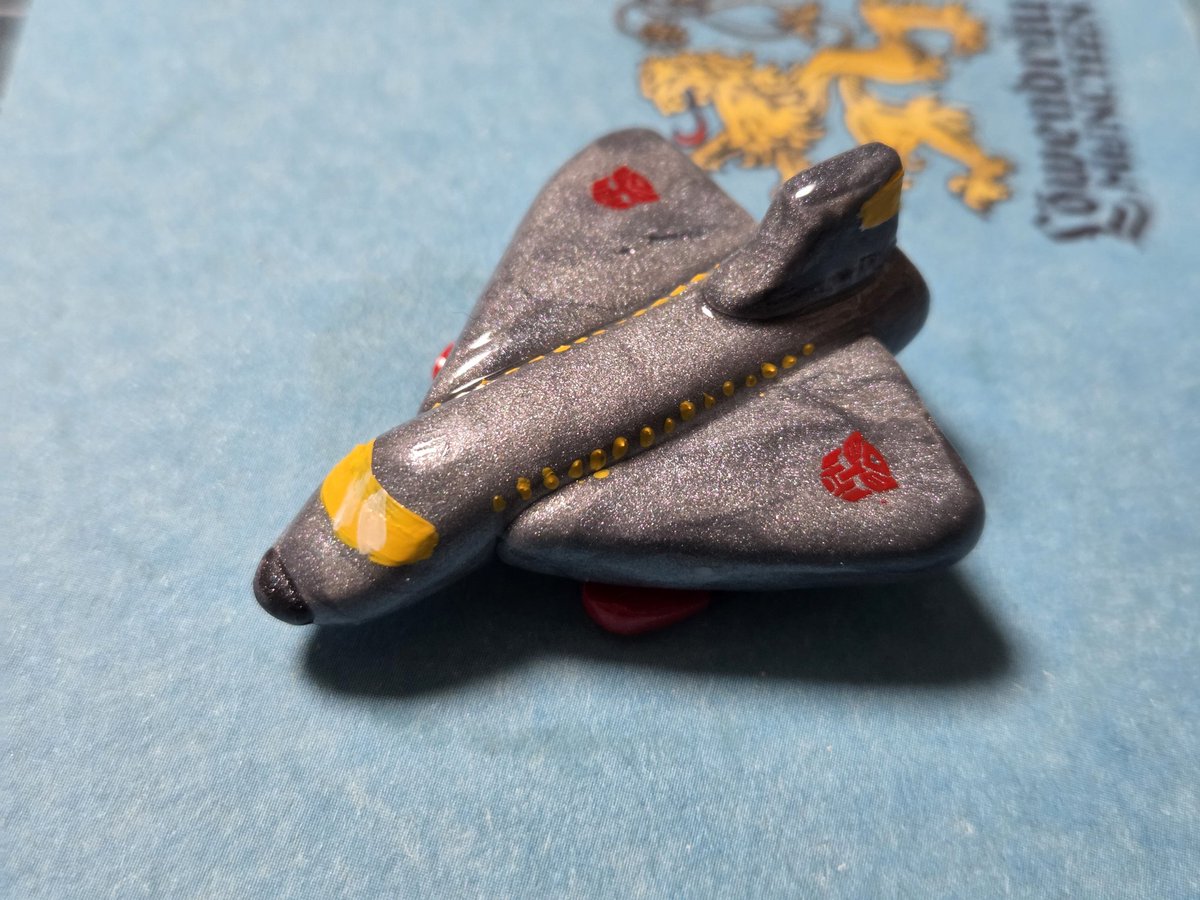 허전해서 오토봇데칼을 붙여줌