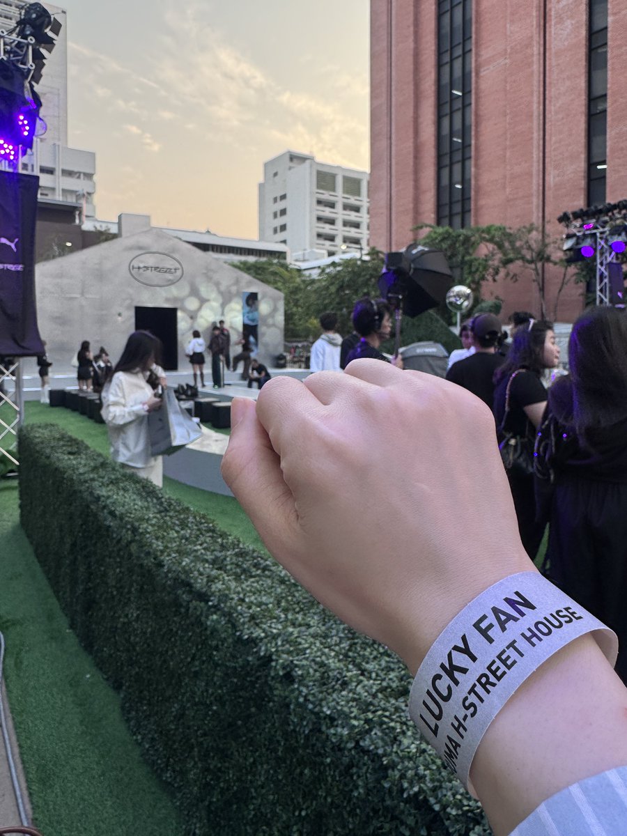 Thanks to PUMA for giving me this chance! So excited and waiting to see Win in this event. Wish this event a great success. 

WIN PUMA HSTREET HOUSE

#HSTREETxWIN
#PUMAHSTREETHOUSE 
#PUMATH