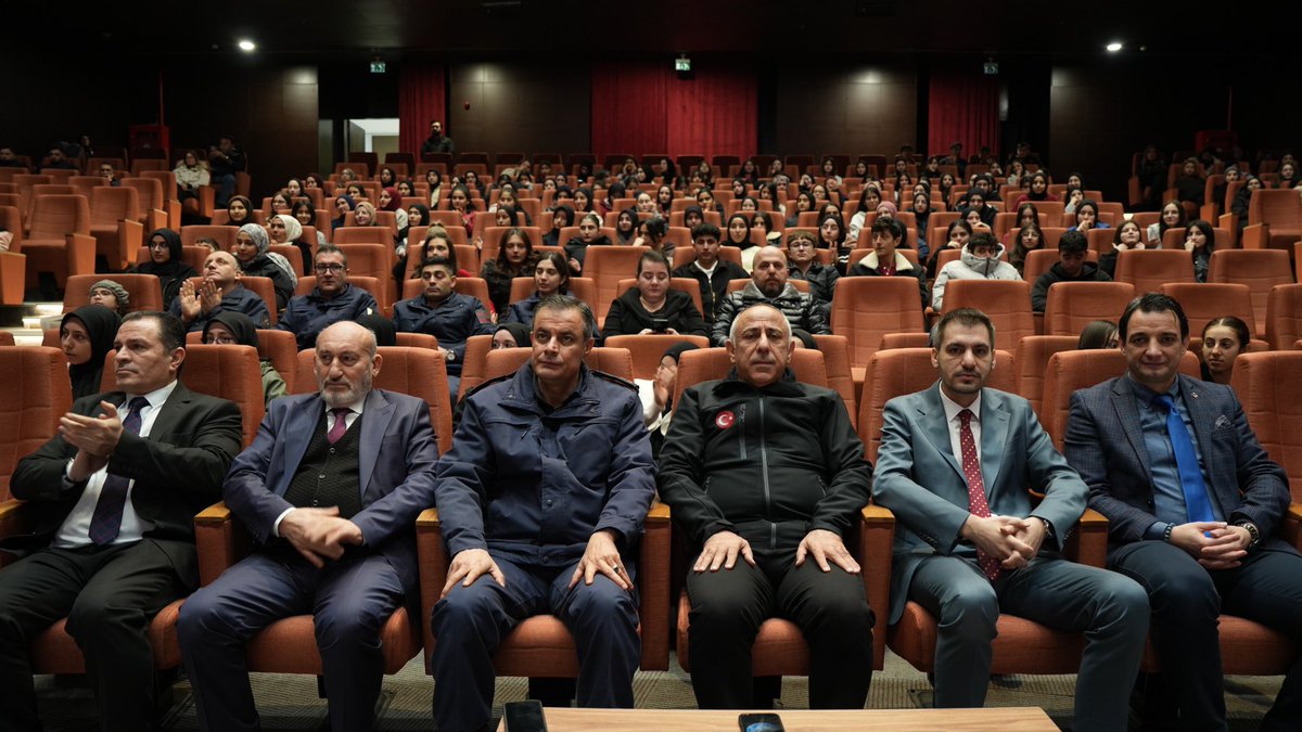 ARNAVUTKOYMEM's tweet photo. Kaymakamımız Sayın Mahmut HERSANLIOĞLU, İlçe Milli Eğitim Müdürümüz Mustafa YILMAZ ve ilçe protokolünün katılımıyla; 12 Mart İstiklal Marşı’nın Kabulü ve Mehmet Âkif Ersoy’u Anma Günü kapsamında, Şehit Onbaşı Murat Şengöz AİHL tarafından düzenlenen programa katılım sağlandı. https://t.co/CCtzXxRiuy