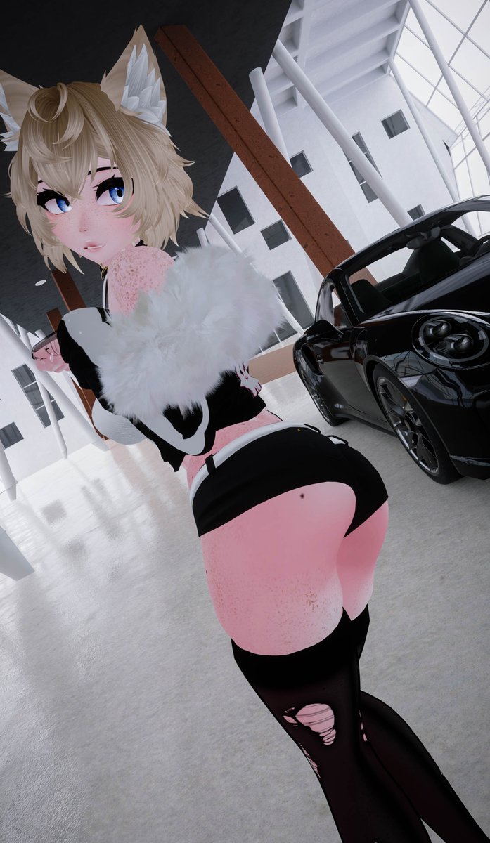 EllaRayBlu's tweet photo. fast enough to catch me? 🏁🐾 https://t.co/vknkhQkYll
